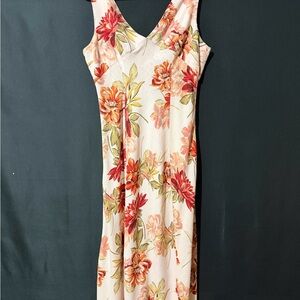 Sleeveless V-Neck Midi Dress in Pink Floral